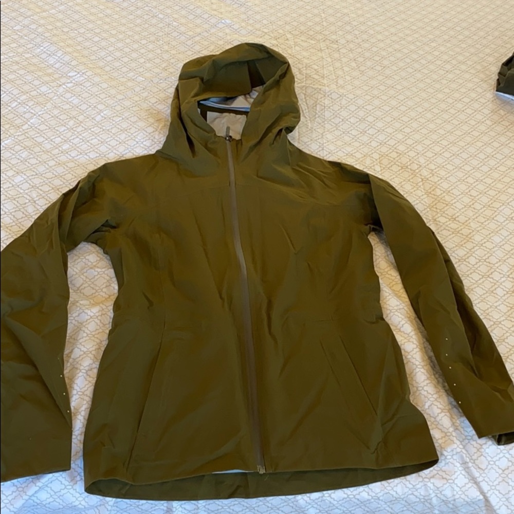 Sz. 4 Lululemon Rain Jacket